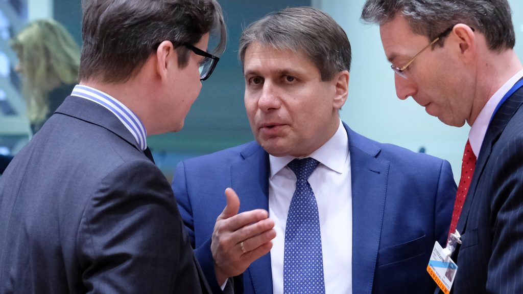 epa06617796 Director General of BUSINESSEUROPE, German Markus Beyrer (C) during the Tripartite Social Summit &lsquo;Delivering on the European Pillar of Social Rights&rsquo; in Brussels, Belgium, 21 March 2018. EU heads of states will gather tomorrow for a two days EU summit.  EPA-EFE/OLIVIER HOSLET