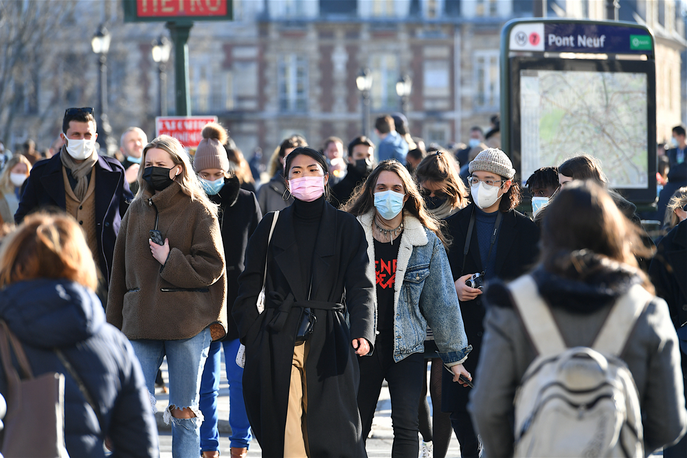 Paris,,France-03,02,2021:people,Wearing,Protective,Face,Masks,In,A