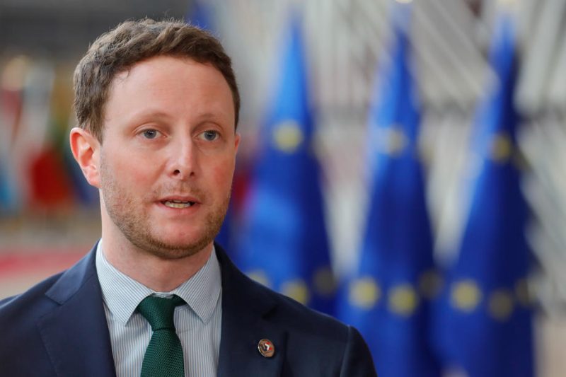 Clément Beaune : « obsédé par la revanche », Jean-Luc Mélenchon dit des « bêtises »