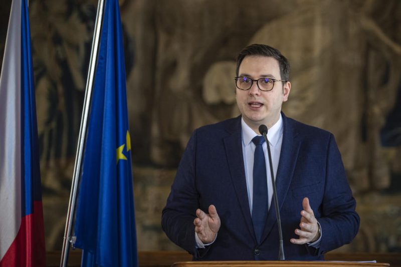La République tchèque appelle l'UE à réagir après les coupes annoncées par Donald Trump dans Radio Free Europe