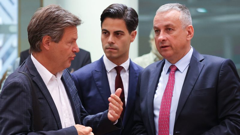 Les ministres européens de l'Énergie approuvent les réductions de la demande de gaz après un bras de fer avec Bruxelles
