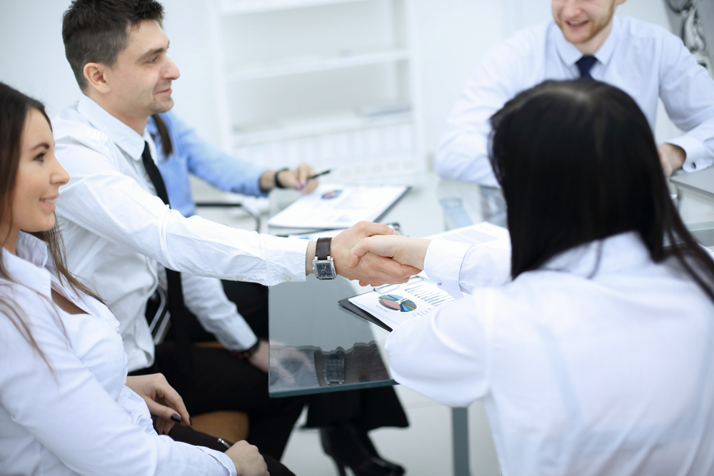 Handshake,Of,Financial,Partners,At,A,Business,Meeting,In,The