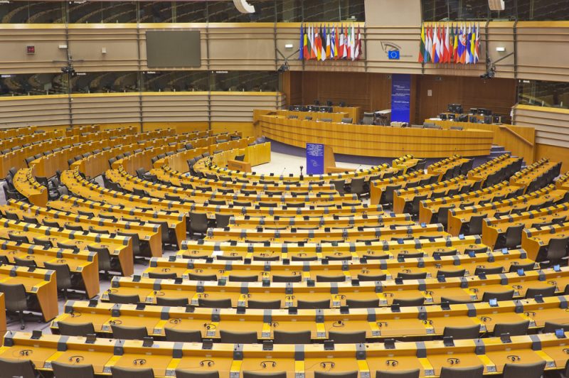 Loi sur l’IA : des eurodéputés visent un premier compromis sur les procédures administratives et les normes techniques