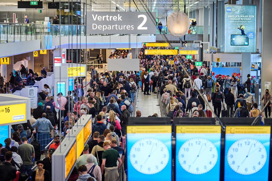 Pentecost crowds at Schiphol airport