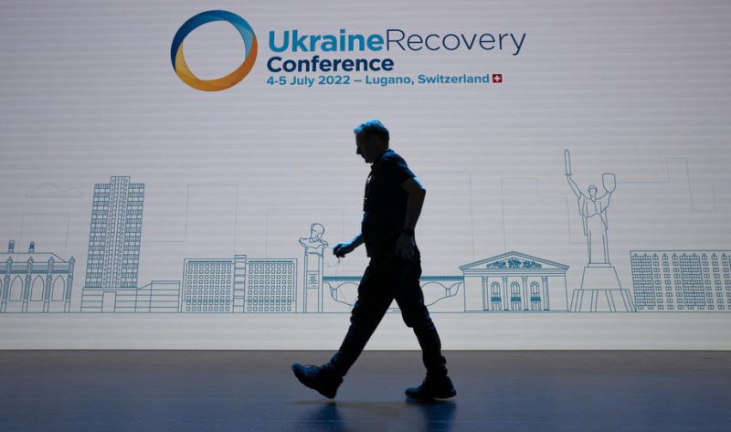 L'est de l'Ukraine pilonné, conférence sur la reconstruction en Suisse