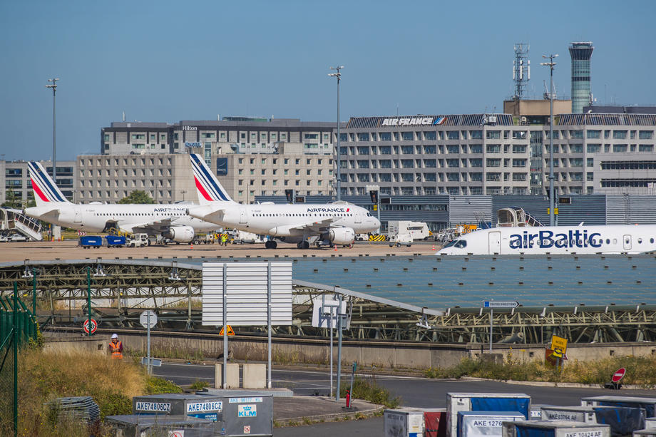 Créneaux aéroportuaires: la Commission européenne propose de revenir aux règles pré-Covid