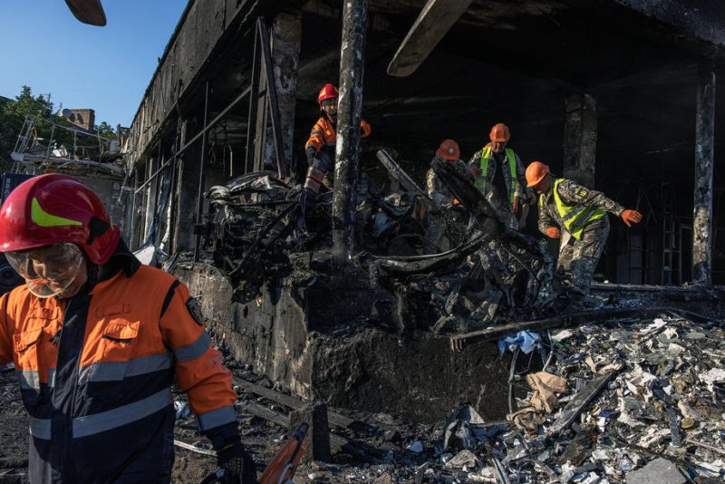 Ukraine : 23 morts dans des frappes russes sur une ville, le chef de l'ONU "atterré"