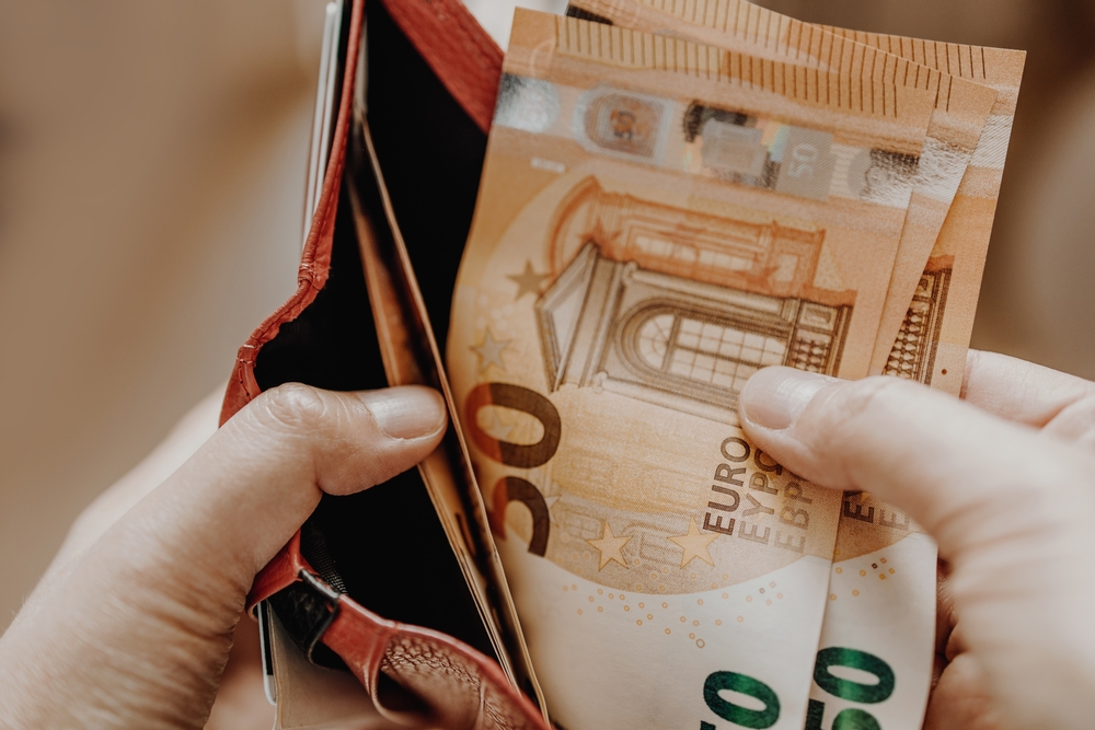 Female,Taking,Out,Euro,Money,From,Her,Pocket,Wallet.,Man