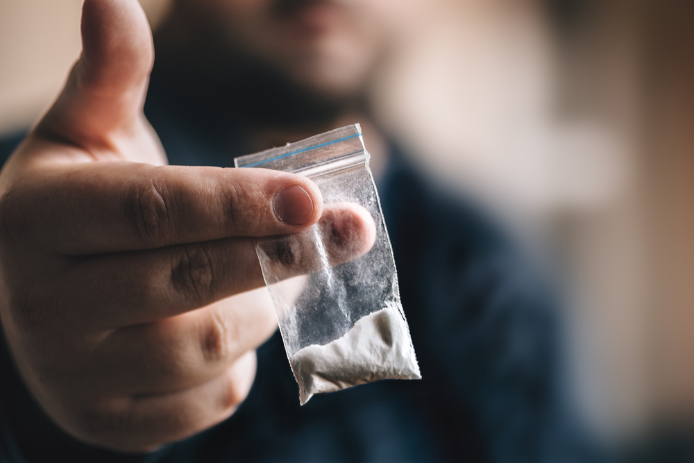 Drug,Dealer,Offers,Cocaine,Dose,Or,Another,Drugs,In,Plastic