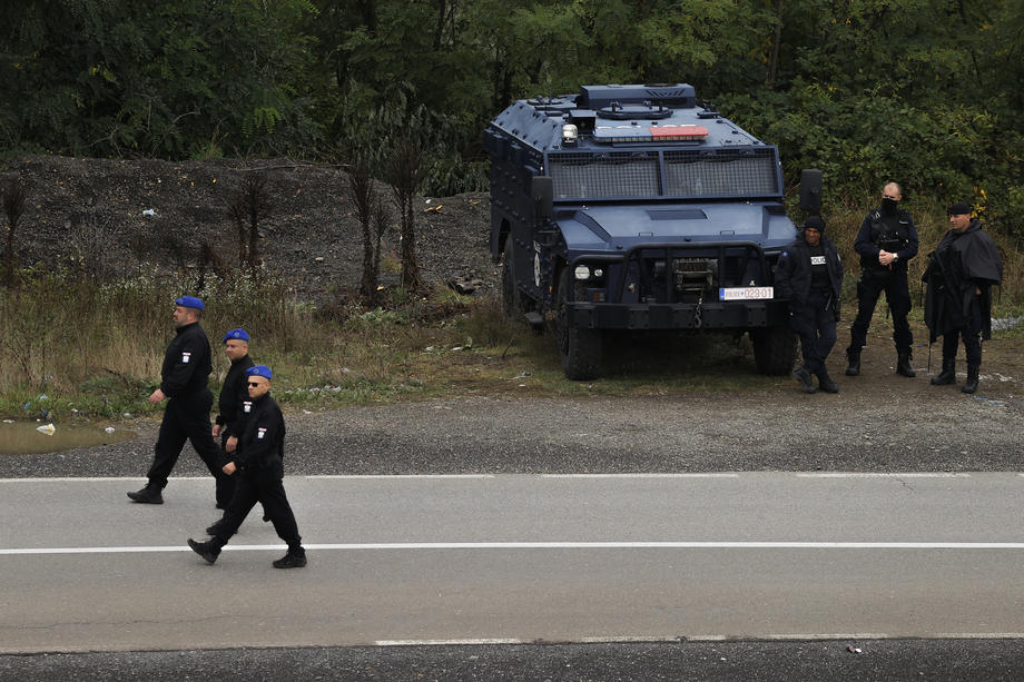 Kosovo Serbs protest against government&rsquo;s entry ban on Serbian-registered vehicles