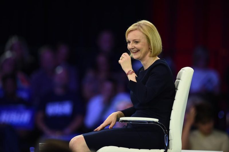 La candidate à la succession de Boris Johnson prête à suspendre le protocole sur l'Irlande du Nord