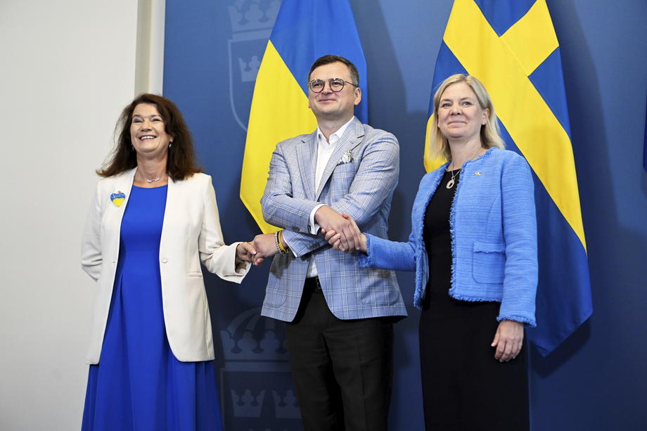 Ukraine&rsquo;s foreign minister visits Sweden