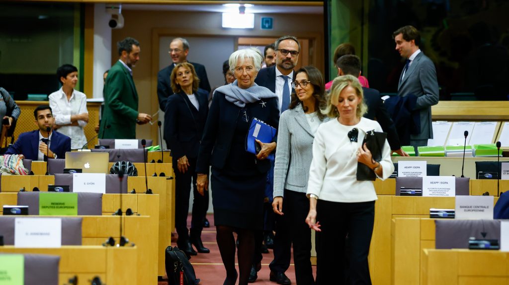 epa10207387 The President of the European Central Bank (ECB) Christine Lagarde arrives to a Committee on Economic and Monetary Affair at the European Parliament in Brussels, Belgium, 26 September 2022.  EPA-EFE/STEPHANIE LECOCQ