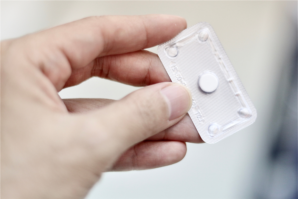 Pharmacist,Holding,1,Tablets,(single,Dose,),Of,Contraceptive,Pill