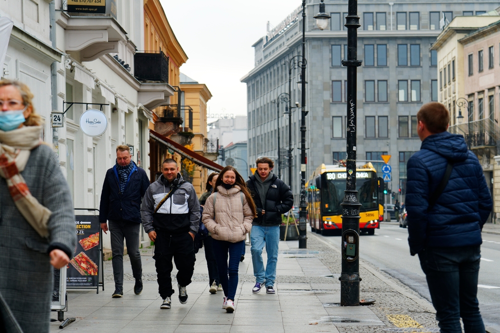 Poland,,Warsaw,,November,2021.,People,On,The,Sidewalk,In,Autumn