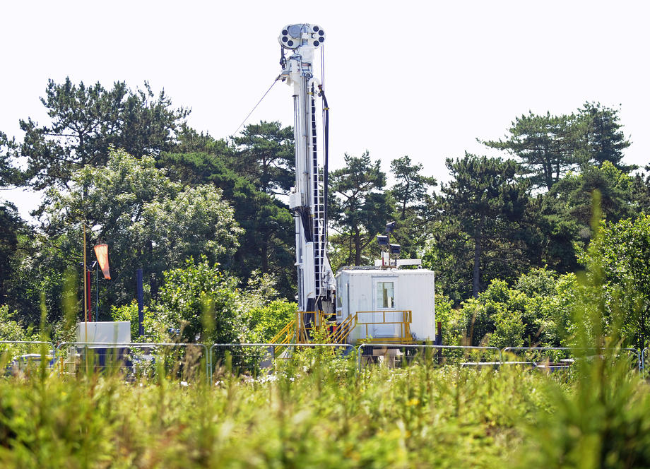 British government puts moratorium on fracking