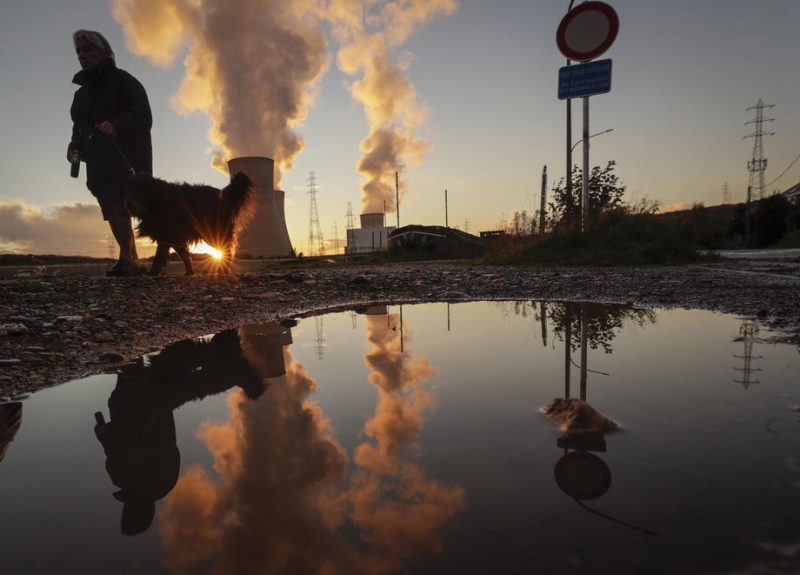 Citoyens et associations poursuivent l’État belge en justice suite à la fermeture d’un réacteur nucléaire