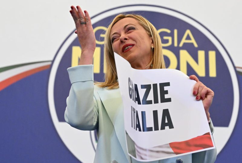 Les Républicains lient la victoire des post-fascistes en Italie à l'immigration