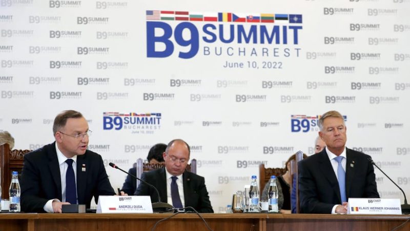 Les Neuf de Bucarest qualifient les bombardements russes en Ukraine de crimes de guerre