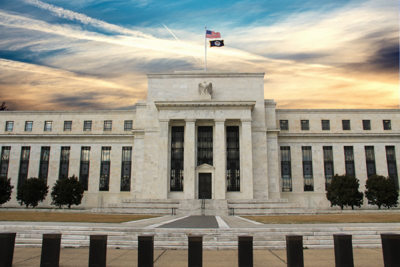 La Fed sur la corde raide, prête à une forte hausse avant de lever le pied