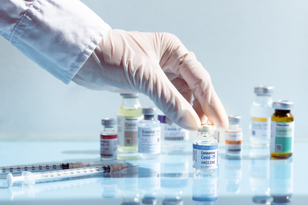Covid-19,Vaccination,Research,And,Development,Concept.,Hand,Of,A,Researcher