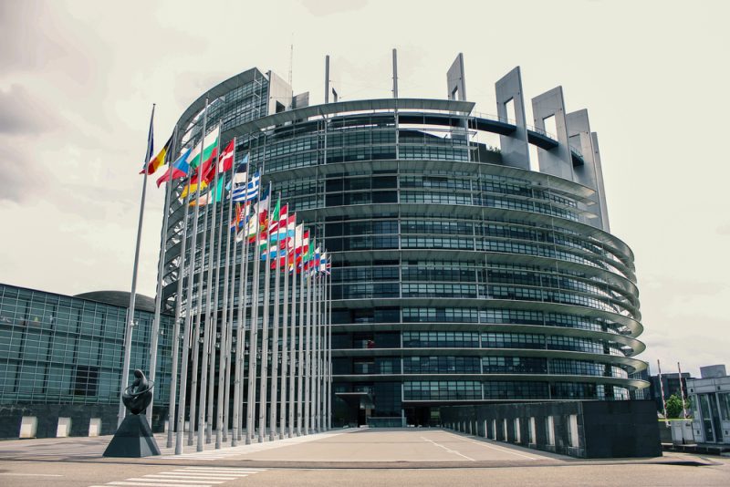 Loi sur l'IA : la reconnaissance faciale au cœur des discussions au Parlement européen