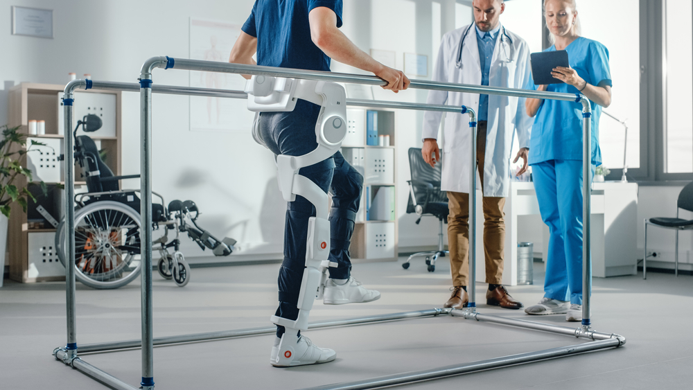 Modern,Hospital,Physical,Therapy:,Patient,With,Injury,Walks,Wearing,Advanced