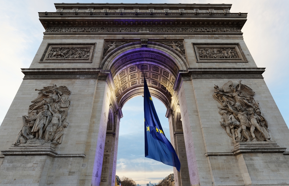 The,Triumphal,Arch,Decorated,With,European,Flag,,Paris,,France.,It