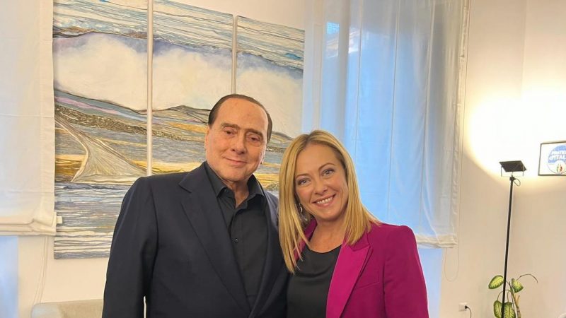 Italie : la coalition de droite promet l'unité après la trahison du Sénat