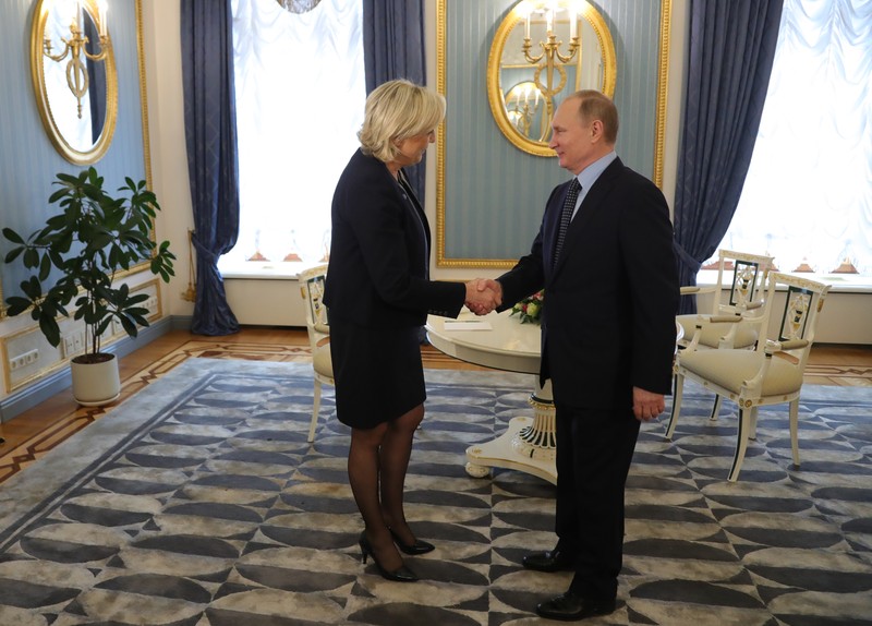 Une enquête journalistique révèle l’ingérence russe en France