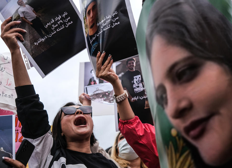 Protest outside Iranian Consulate in Istanbul following Mahsa Amini&rsquo;s death