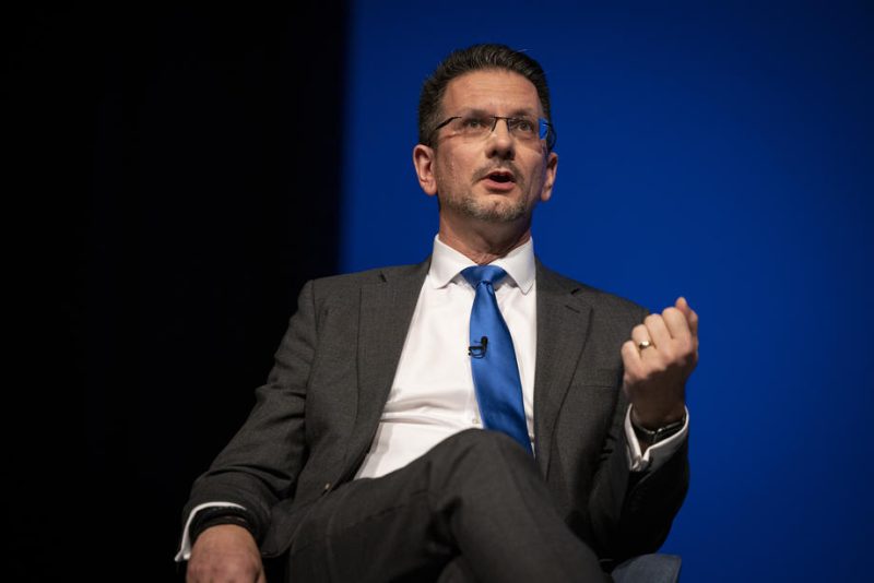 Un ministre d'Irlande du Nord exhorte les unionistes à « ravaler leur fierté »