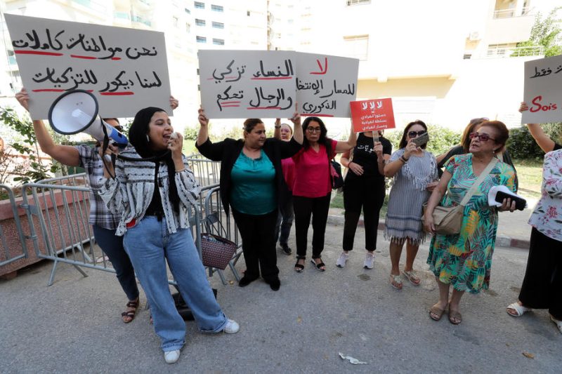 Tunisie : les familles des opposants emprisonnés demandent à l’UE de sanctionner le président Kaïs Saïed