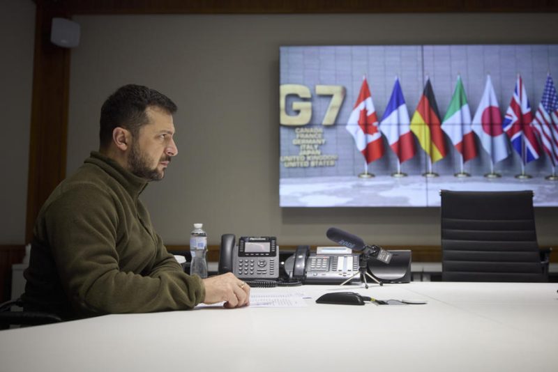 Ukraine : Zelensky appelle à juger "chaque agresseur et boucher" devant le Conseil de l'Europe