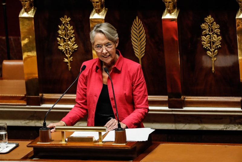 L’âge de départ à la retraite « n’est pas négociable », selon Élisabeth Borne