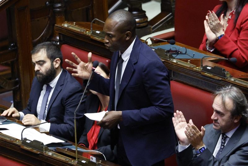 Italie : un député pro-migrants suspendu pour soupçons de mauvais traitements infligés à des migrants