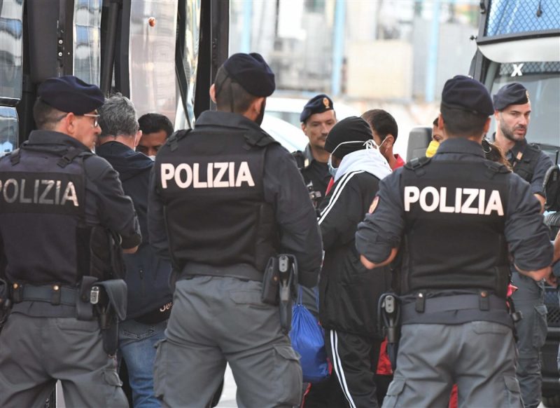 Des passeurs de migrants interceptés en Italie