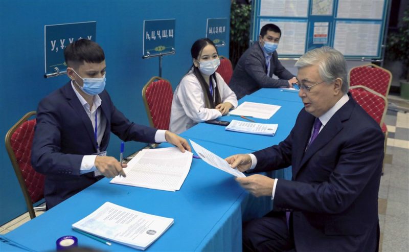 Au Kazakhstan, le président sortant Tokaïev donné largement gagnant