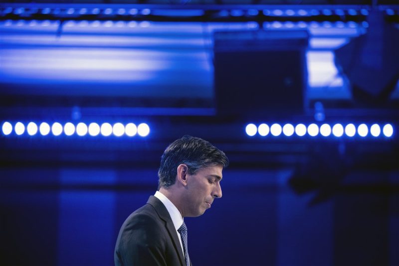 Le Royaume-Uni face à la pire récession des pays riches, selon l'OCDE