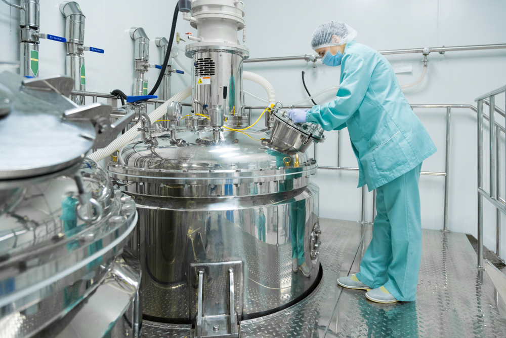 Pharmaceutical,Factory,Woman,Worker,In,Protective,Clothing,Operating,Production,Line