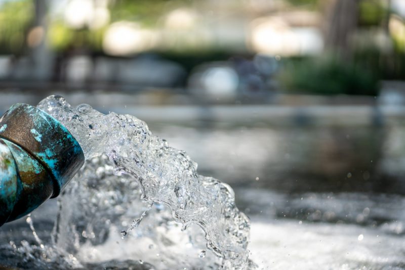 La nouvelle réglementation sur les eaux usées n’entravera pas l’accès aux médicaments, selon la Commission