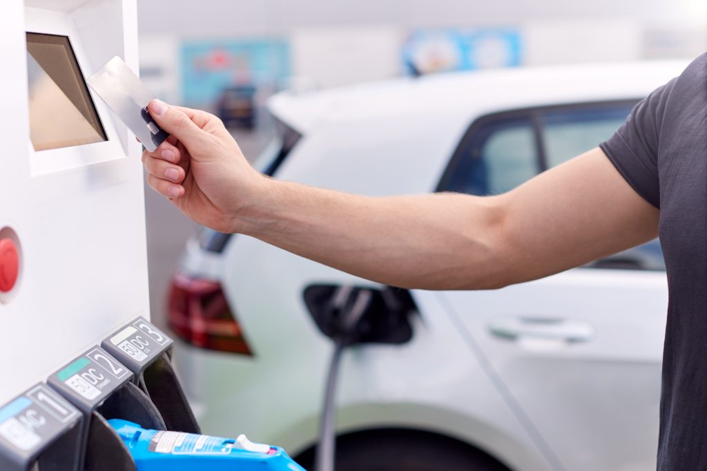 Man,Charging,Electric,Vehicle,Paying,For,Energy,With,Credit,Card