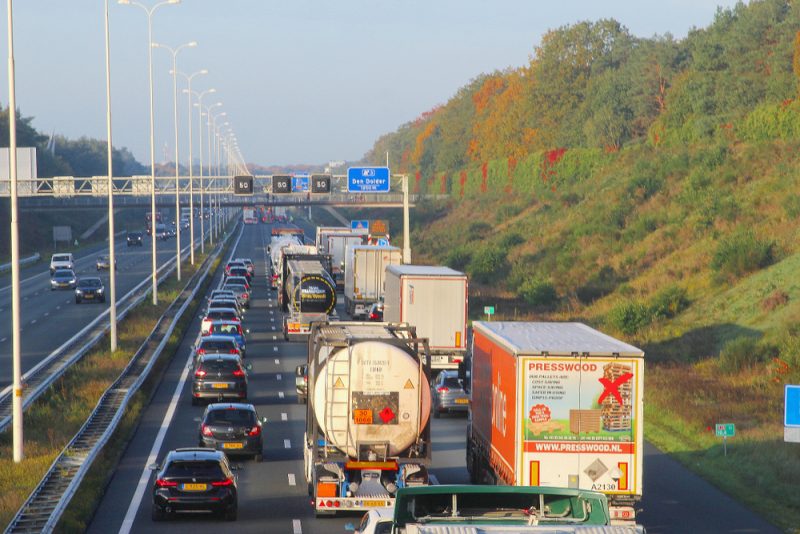 Les États de l’UE craignent un nivellement par le bas de la taxation des poids lourds