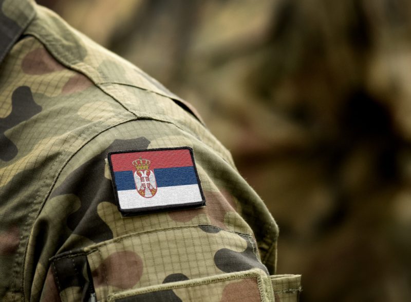 L’armée serbe en alerte alors que le Kosovo commence à imposer des plaques d’immatriculation kosovares