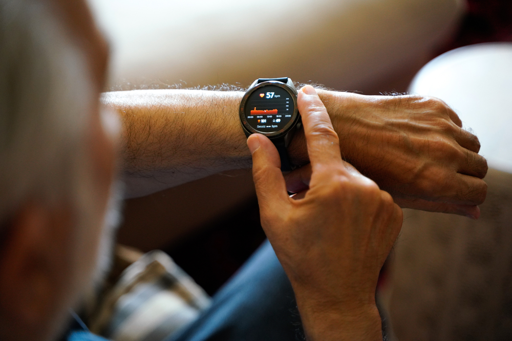 Old,White,Haired,Man,Using,Smart,Watch,Checking,His,Cardiogram