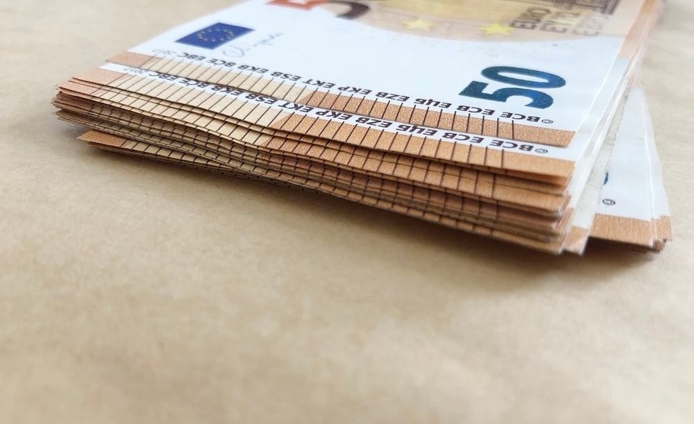 Pack,Of,50,Euro,Banknotes.,European,Currency,At,Brown,Recycled