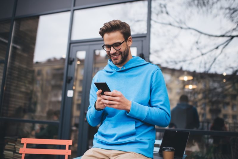 En perte de vitesse, le texto réussira-t-il à se moderniser face à Google et Apple?