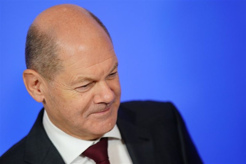 Olaf Scholz satisfait de sa première année au pouvoir malgré la chute dans les sondages