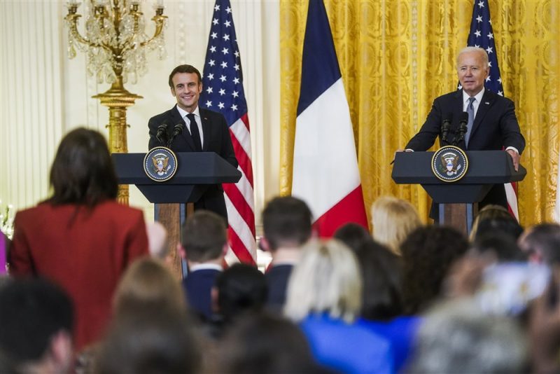 Joe Biden et Emmanuel Macron tentent d'arrondir les angles sur le plan climat américain