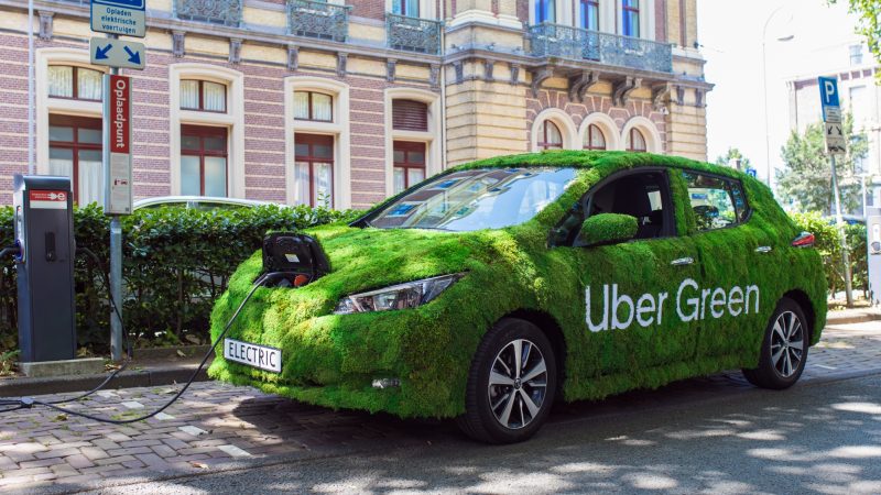 Uber invite ses chauffeurs à acheter des véhicules électriques pour atteindre son objectif « zéro émission »